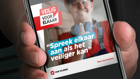 Creatief concept in beeld met medewerker en pay off