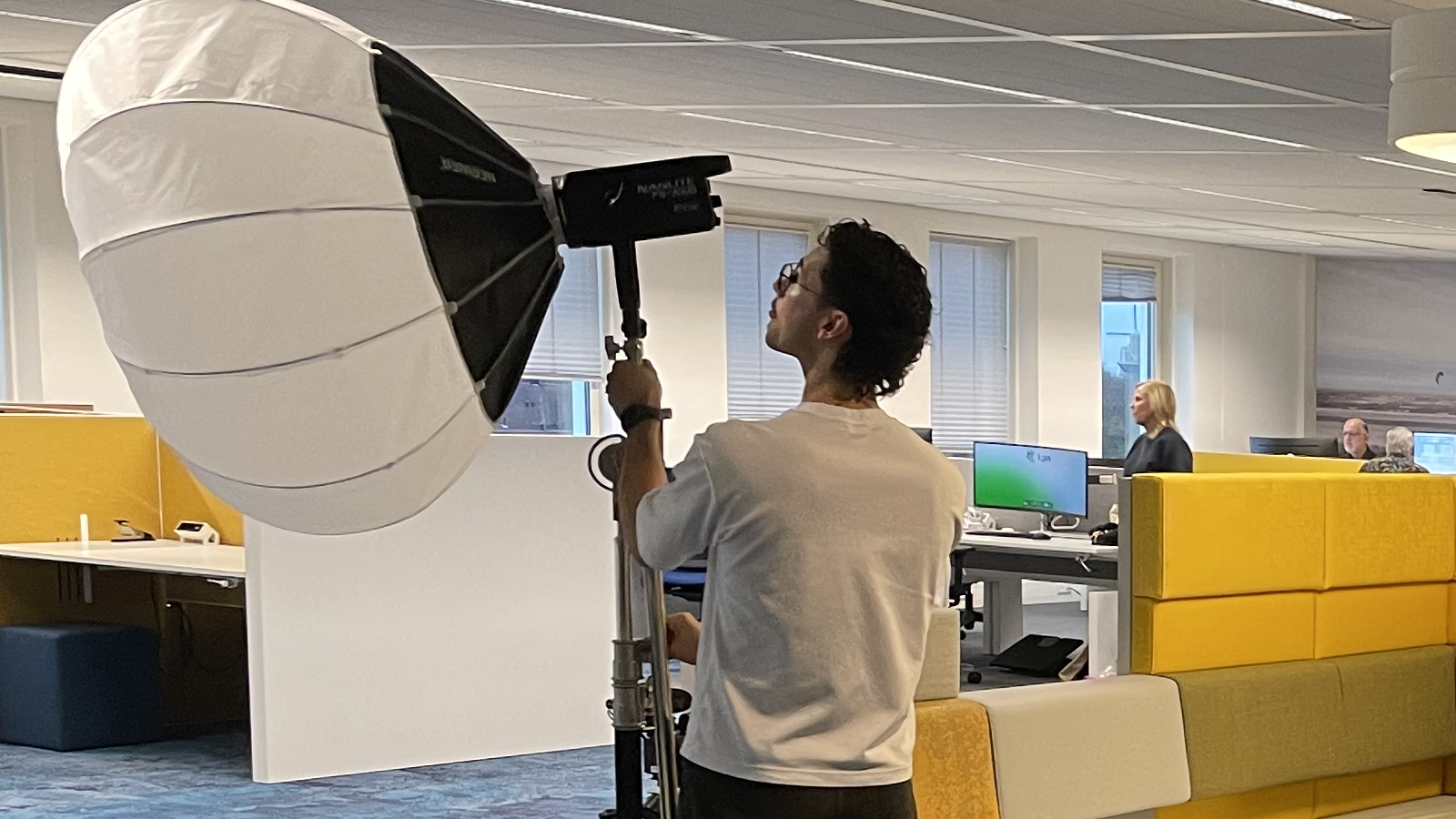 Collega van Regionale Belasting Groep. Behind the scenes.