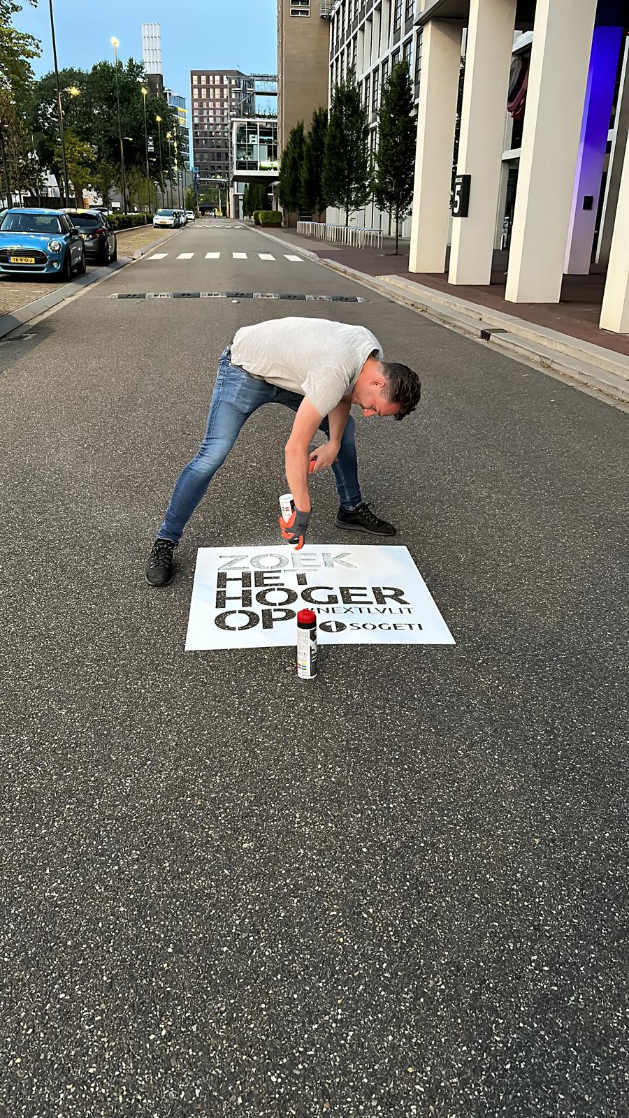 Sogeti weg belettering met man